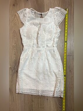 Signature8 White Crochet Lace Cap-Sleeve Dress